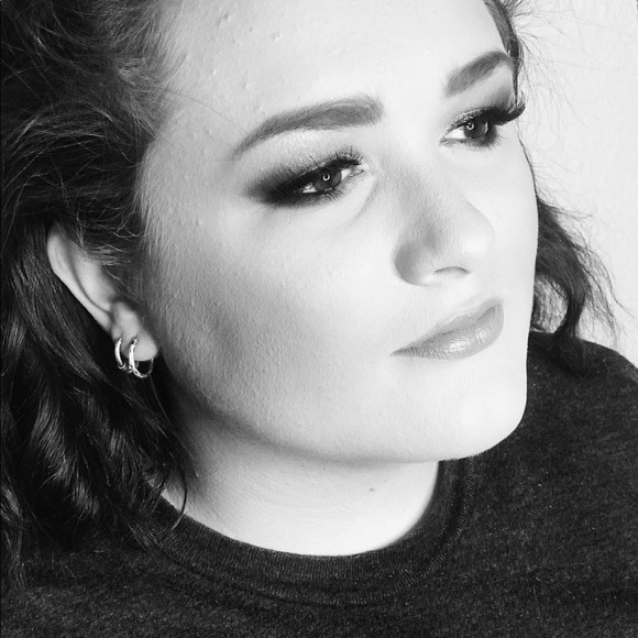 Meet your Posher, Kalee - Picture 1 of 1